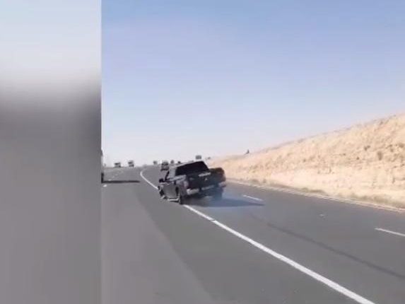 بالفيديو .. ضبط سائق يقود بشكل متهور على الطريق الصحراوي