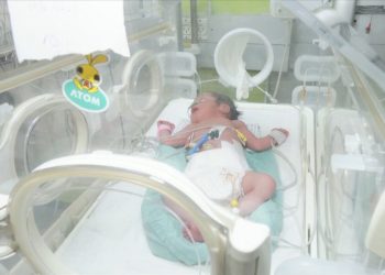 قصفوها والجنين في بطنها .. طفل فلسطيني يولد يتيما