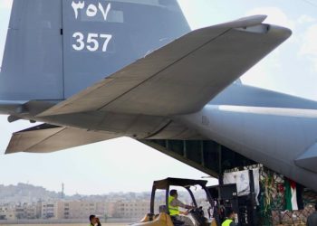 وصول طائرة مساعدات أردنية إلى مطار العريش