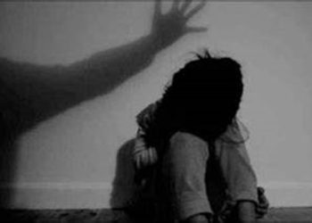 باع ابنته من الجوع مقابل اثني عشر ريالًا من الفضة