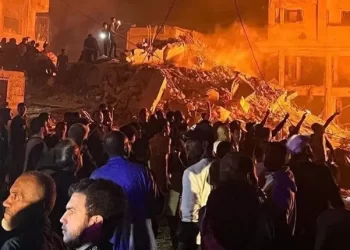 الاحتلال يدمر مربعا سكنيا في مخيم النصيرات.. عشرات الشهداء والإصابات