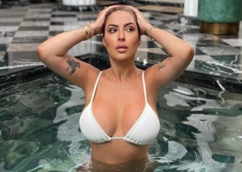 مريم الدباغ تستحم عارية في بث مباشر