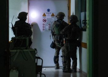 إسرائيل تعاود دخول مجمع الشفاء الطبي في غزة