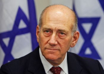 إيهود أولمرت .. كل دقيقة يقضيها نتنياهو كرئيس للوزراء يشكل خطرا على إسرائيل