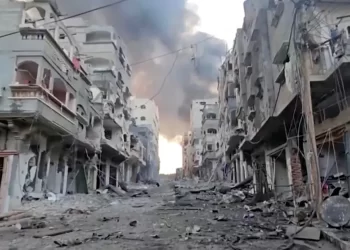 انفجارات عنيفة تهز وسط غزة ولا إنترنت أو اتصالات