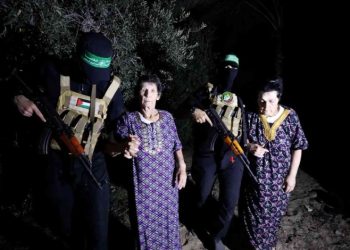 تسليم محتجزتين إسرائيلتين