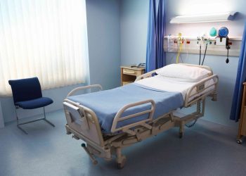 مستشفى خاص في عمّان ينهي خدمات جميع موظفيه تعسفيا