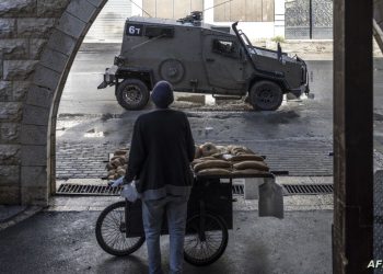 شهيد في العيزرية وإصابات بينها خطيرة برصاص الاحتلال في الضفة