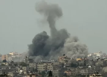 قصف عنيف يستهدف وسط وجنوب قطاع غزة والمقاومة تتصدى