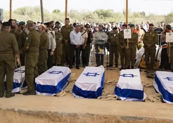 الاحتلال يزعم مقتل 20 من جنوده بـ”نيران صديقة” في غزة