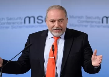 المتطرف ليبرمان يبرر جرائم الاحتلال .. “لا أبرياء في غزة”