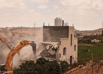 أوامر هدم في الخليل واعتداءات بعموم الضفة