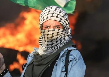 الكوفية الفلسطينية .. من رمز نضالي الى مشكلة لمن يرتديها