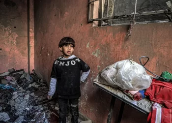 الجيش الإسرائيلي يطالب سكان مخيم البريج قرب وادي غزة بالإخلاء الفوري