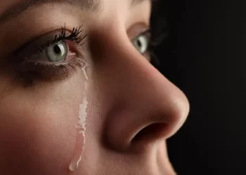 لدموع النساء رائحة.. لن تتخيل ما تفعله بالرجال