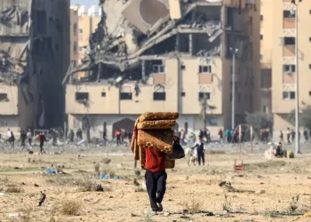 قصف عنيف من الطرفين يعمق الأزمة الإنسانية