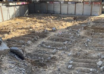 غزة.. ساحة في سوق مخيم جباليا تتحول إلى مقبرة جماعية