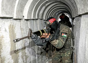 تدمير آليات وقتل جنود .. المقاومة تستهدف طائرة حربية للاحتلال أثناء قصفها تل الهوى