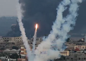 رشقة صاروخية من غزة باتجاه كيسوفيم .. و القسام تستهدف عدة آليات بمحاور التوغل