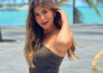 بإطلالة شتوية.. ملك قورة تستعرض رشاقتها في شوارع أمستردام