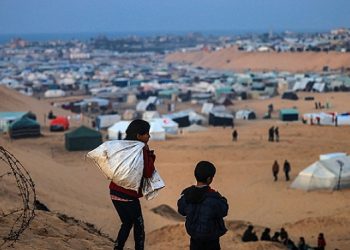 الجيش الإسرائيلي يستهدف 30 ألف نازح في خانيونس