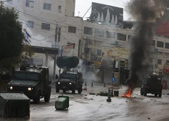 بينهم طفل جريح.. الاحتلال يعتقل 22 فلسطينياً من الضفة الغربية