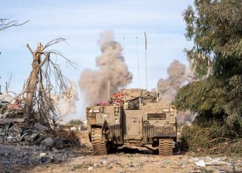 “قنص جنود وتدمير آليات”.. اشتباكات ضارية مع الاحتلال في خان يونس والبريج