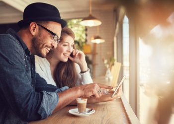 الصداقة مع الإكس .. متى نوافق ومتى نبتعد إلى الأبد؟