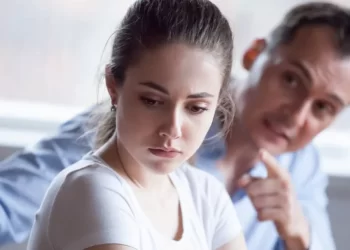 زوجتي تنكر خيانتها ! التعامل مع إنكار الزوجة للخيانة