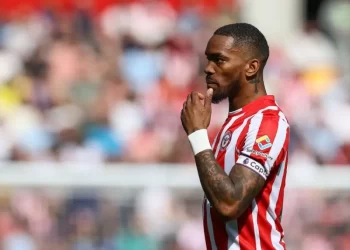 تحت أنظار آرسنال .. إيفان توني يلمح إلى وجهته القادمة