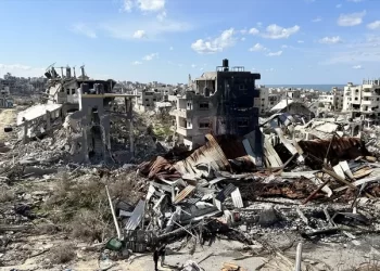 فلسطينيون غزة يتحدون الدمار.. أقاموا خياما فوق ركام منازلهم