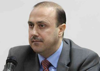 الملك يسمع العالم الحقيقة المرة