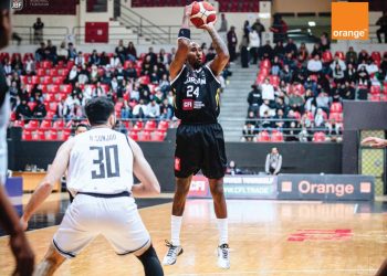 الرئيس التنفيذي لأورنج الأردن يؤازر الصقور في مباراتهم الأولى