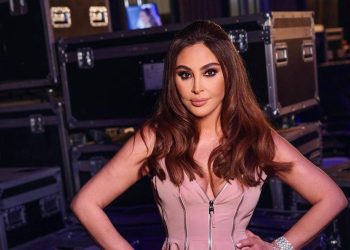 إليسا بشكل مختلف بعد تخلّيها عن الفيلر… وتطل بأكسسوارات ذهبية لافتة