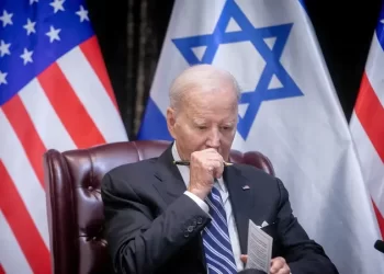 بايدن محبط من خطط نتنياهو في غزة..”هدفه البقاء بالسلطة”