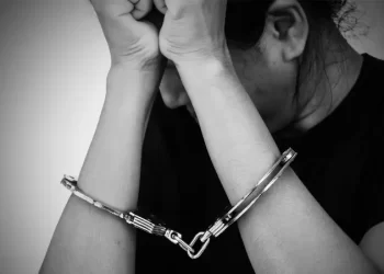 جريمة ولا أغرب.. مصرية تقتل زوجها خنقاً لاشتعال نيران الغيرة في قلبها