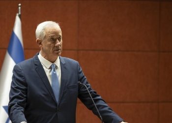 غانتس يتحدث عن “مؤشرات” لإمكانية المضي بصفقة تبادل أسرى