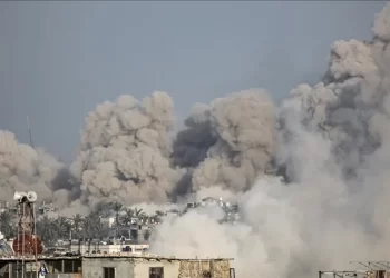 قصف وحشي على منازل المدنيين وتواصل المفاوضات بالقاهرة