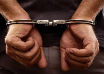 القبض على 3 أشخاص أحرقوا مركبة في إربد