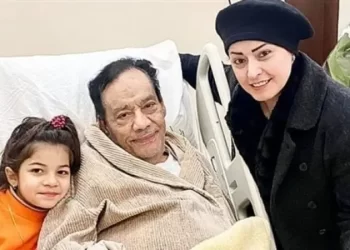 حلمي بكر.. أرملته أطفأت سجائر مشتعلة بجسده