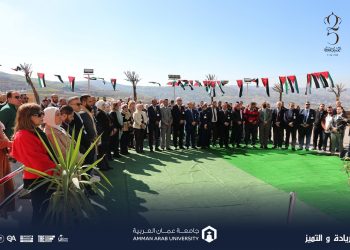 “عمان العربية” ترفع علم اليوبيل الفضي في حرمها الجامعي