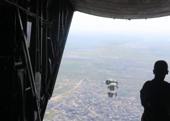 القوات المسلحة تنفذ 6 إنزالات جوية على غزة بمشاركة دولية