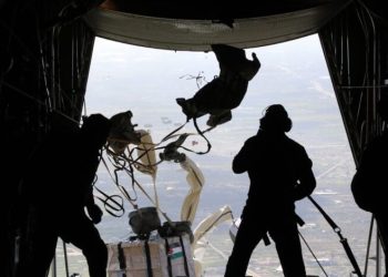 إنزالات جوية أردنية على قطاع غزة بالاشتراك مع دول