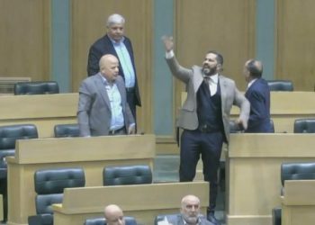 جلبة وصراخ تحت القبة .. وابو يحيى يصر على الحديث