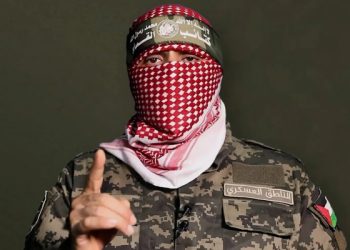 أبو عبيدة يعلن وفاة أحد المحتجزين نتيجة نقص الدواء والغذاء في غزة