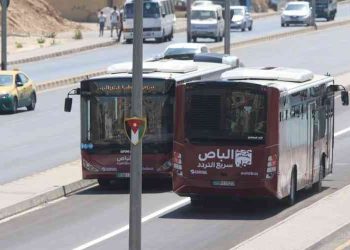 إصابات بتصادم الباص السريع ومركبة قرب نفق الصحافة