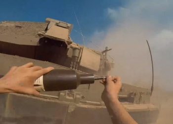 مؤكدةً علو يدها جنوب غزة.. المقاومة تستهدف “جيش” الاحتلال