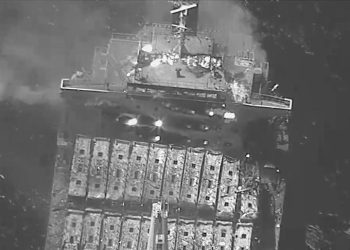 “الحوثي” تعلن استهداف سفينة ومدمرات أمريكية بالبحر الأحمر وخليج عدن