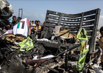 قتلى وجرحى بقصف إسرائيلي على شاحنة مساعدات وسط غزة