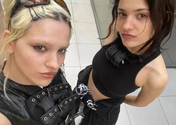 وجدت شقيقتها التوأم عبر “تيك توك” بعد 22 سنة على خطفهما وبيعهما